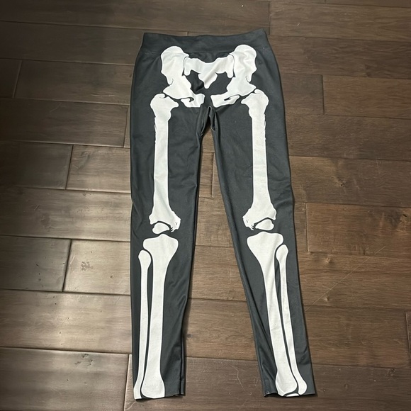 4/$20 Skeleton leggings size s/m youth, Halloween black-and-white - Picture 1 of 5